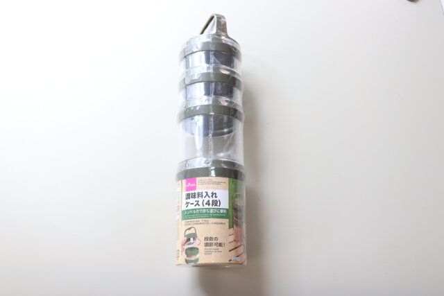 ダイソーの調味料入れケース（4段）1