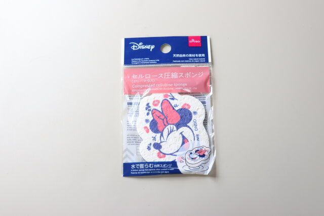 ダイソーのセルロース圧縮スポンジ（ミニーマウス）FWのパッケージ