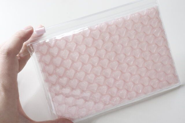 ダイソーのハートのプチプチポーチ