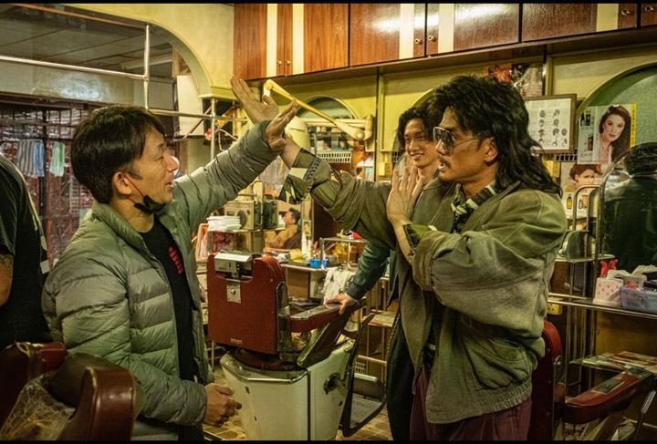 演出中の谷垣健治アクション監督（画像左）