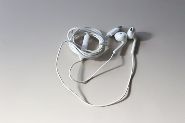 ダイソーのおすすめリモコンマイク付 USB Type－C イヤホン（ホワイト）