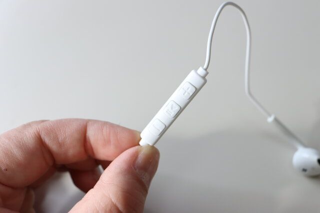 ダイソーのコスパ最強なリモコンマイク付 USB Type－C イヤホン（ホワイト）