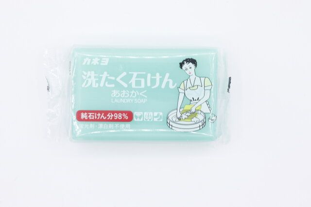 セリアの洗たく石けん あおかくのパッケージ