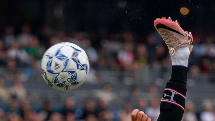 元Jリーガーが演出！「バイシクルパスからバイシクルシュート」の伝説的ゴールがエグすぎる