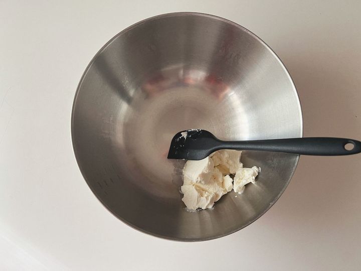 【簡単米粉レシピ】ジューシーみかんとホワイトチョコの米粉ケーキ【渡辺友美子のコーヒーに合うお菓子のレシピ vol.68 〜レシピで旅するヨーロッパ〜】