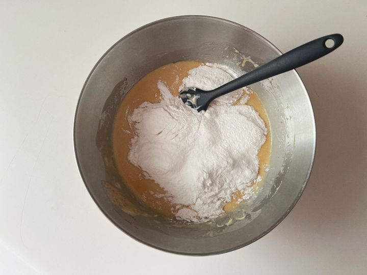 【簡単米粉レシピ】ジューシーみかんとホワイトチョコの米粉ケーキ【渡辺友美子のコーヒーに合うお菓子のレシピ vol.68 〜レシピで旅するヨーロッパ〜】