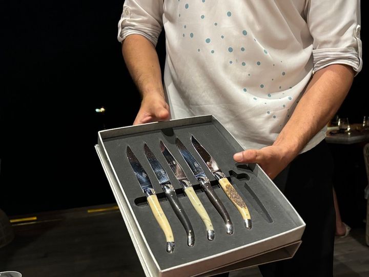 ステーキ用のナイフは選ばせてくれるシステム