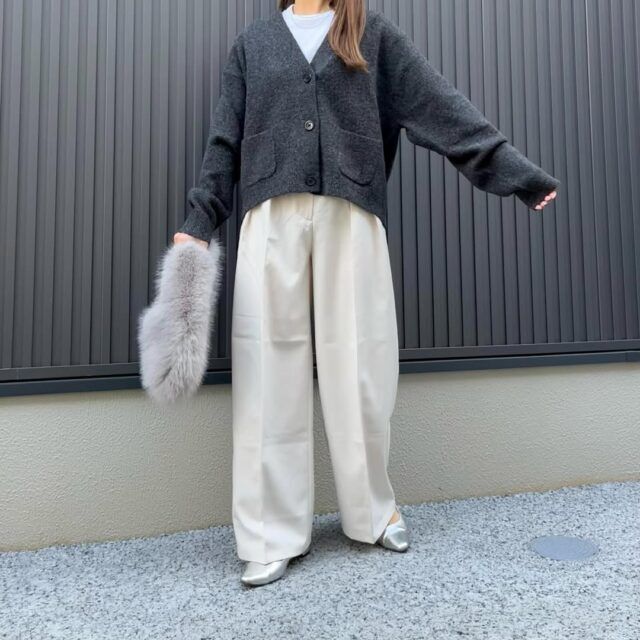 スフレヤーンVネックショートカーディガンを着たコーデ