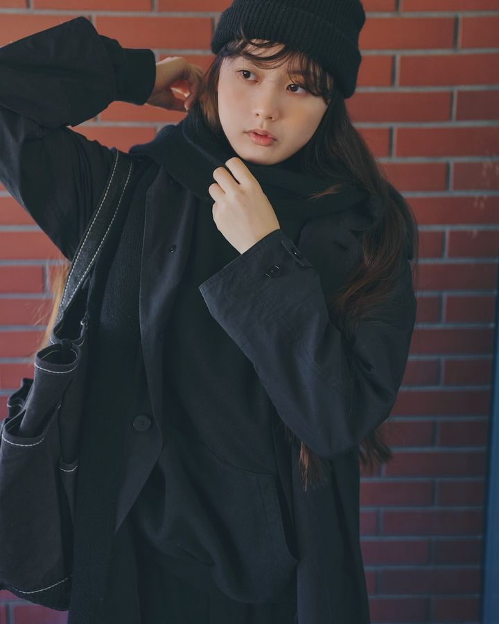 ブラックコーデは難しくない！ステンカラーコートできちんと感を【FUDGE 2月号連動企画-黒と白、ときどき差し色 | DAY 06】