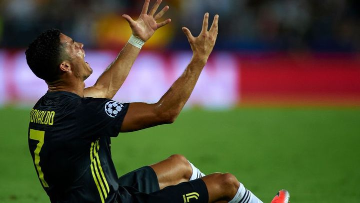 悪夢の「デビュー戦で退場」を経験した意外なスター10名