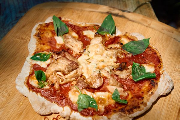 アウトドア上級者が伝授！窯で焼くピザが美味しすぎた！