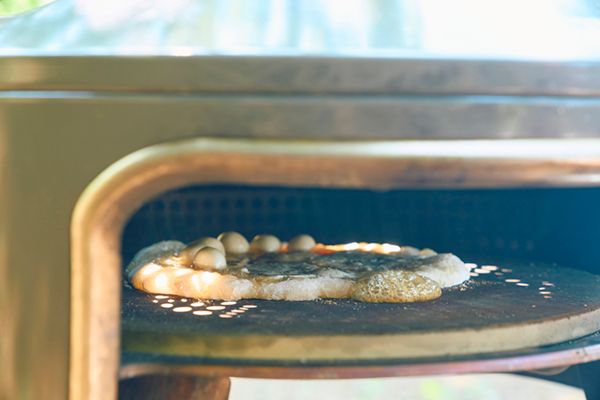 アウトドア上級者が伝授！窯で焼くピザが美味しすぎた！
