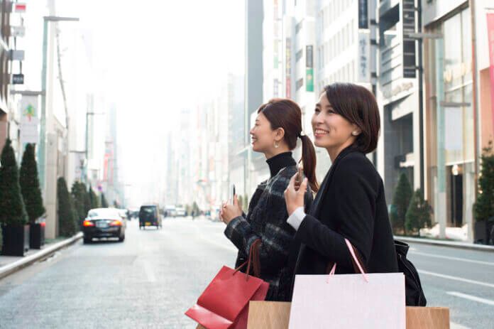 男性からも女性からも煙たがられてるのに気づいて‼ マザコン女の特徴3選