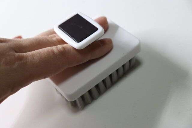 磁石で引っ付くお風呂のスクエアブラシ（ソフトタイプ） 使用例