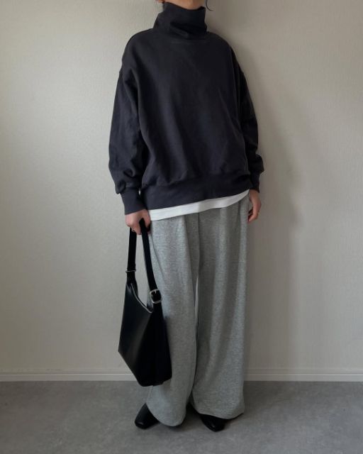 スウェットワイドパンツを着たコーデ