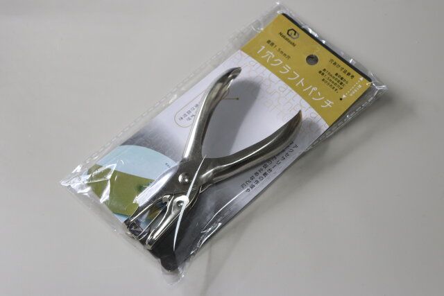 セリア 1穴クラフトパンチ（直径1.5mm穴）