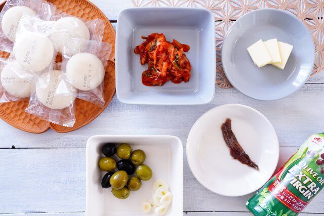 切り餅 キムチ バター オリーブにんにく アンチョビ オリーブオイル