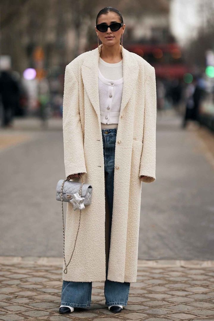 画像: デニムパンツの抜け感が心地よい