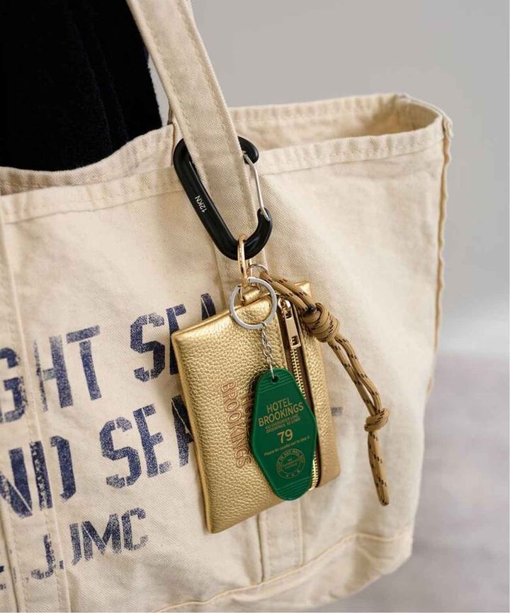 画像: BALMYDAYS 別注MOTEL CHARM ポーチ￥7,700（FRAMeWORK） baycrews.jp