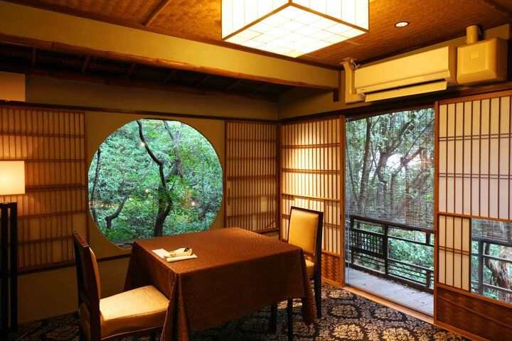 京都・東山のお屋敷カフェ「Salon de KANBAYASHI」で、お重に入ったアフタヌーンティーを♪