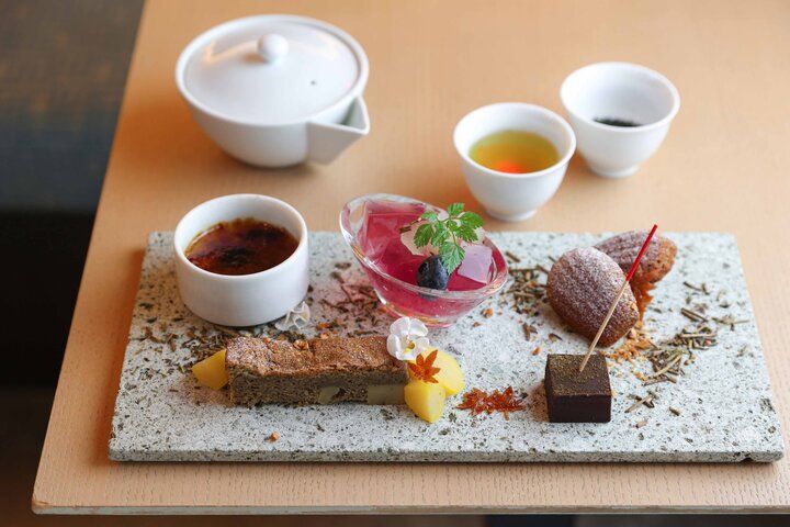 京都・東山のお屋敷カフェ「Salon de KANBAYASHI」で、お重に入ったアフタヌーンティーを♪