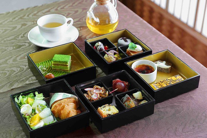 京都・東山のお屋敷カフェ「Salon de KANBAYASHI」で、お重に入ったアフタヌーンティーを♪