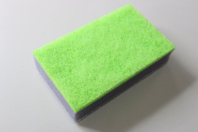 セスキ炭酸ソーダ配合のセリアの凄腕 壁紙汚れ落としスポンジ