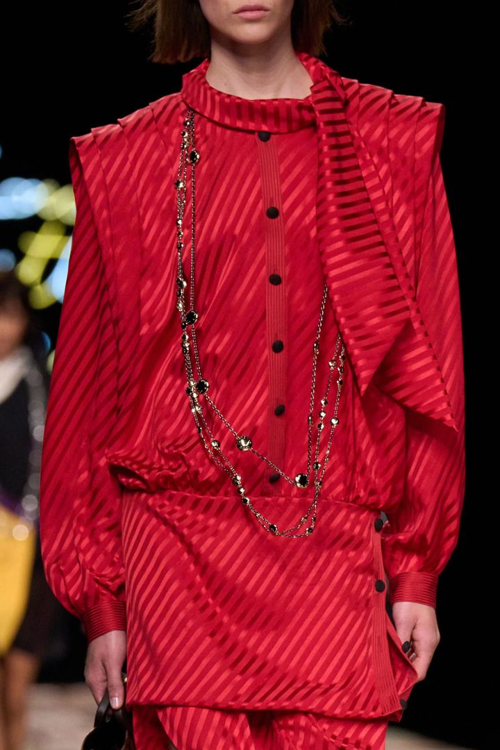 ルイ・ヴィトン 2025年春夏コレクションより。