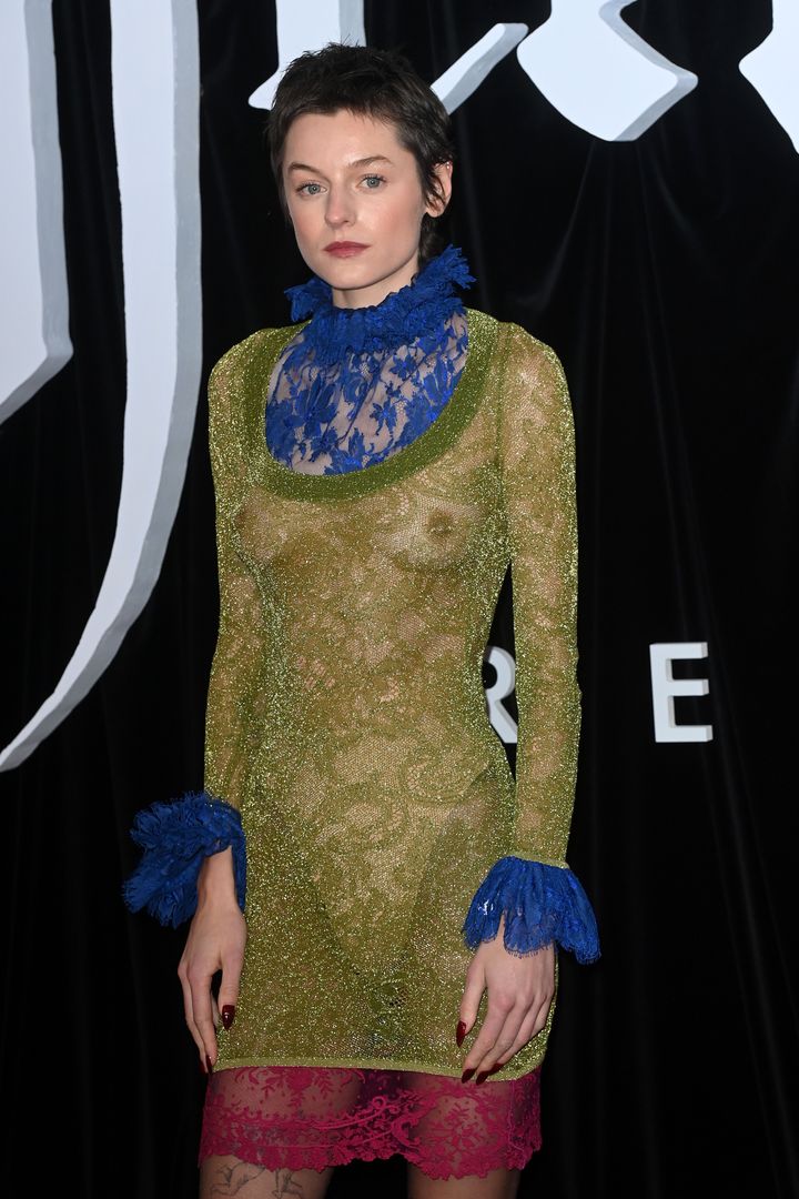 映画『Nosferatu（原題）』（2024）のプレミアにて。サンローランの2025年春夏コレクションからのルックを着用したエマ・コリン。