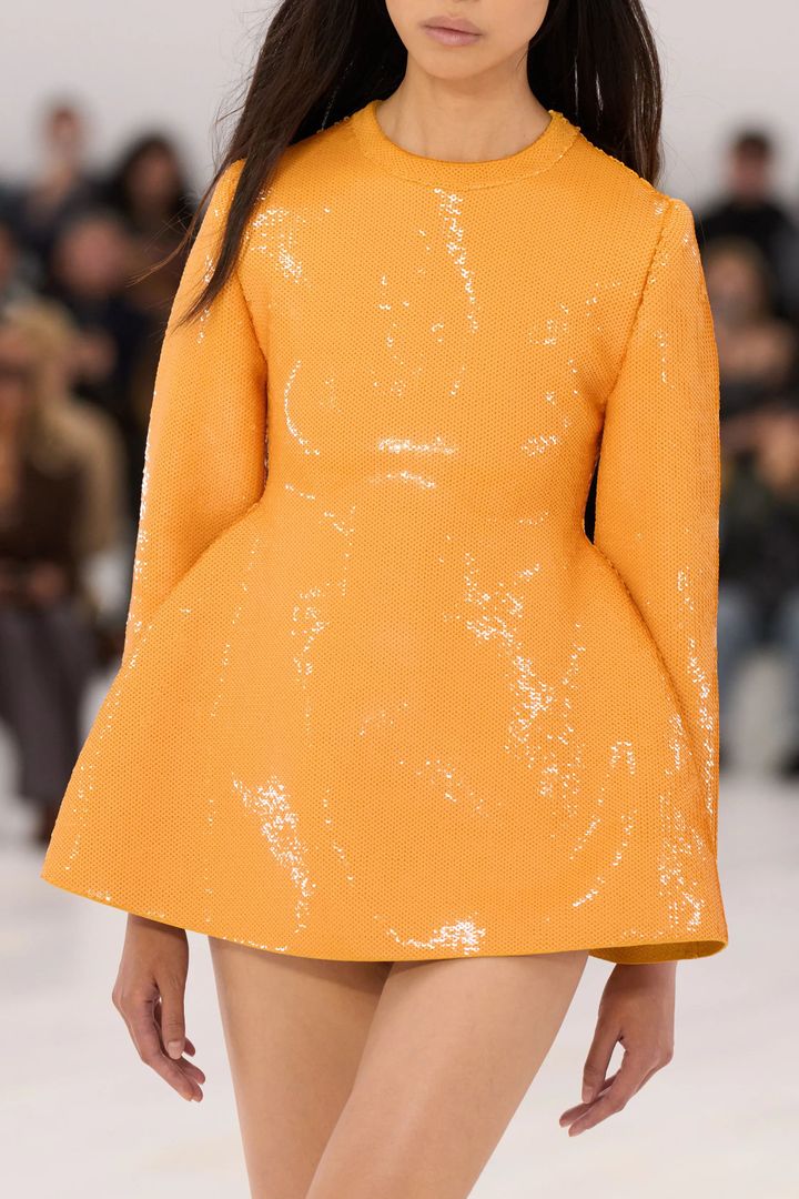 ロエベ 2025年春夏コレクションより。