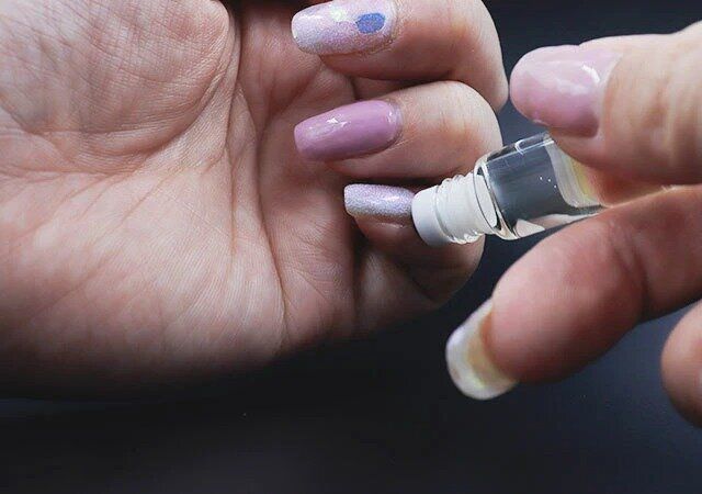 ダイソー ロールオンタイプ 爪の生え際