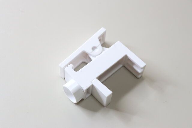 セリアの万力みたいなはさんで取り付けフック クリップタイプ