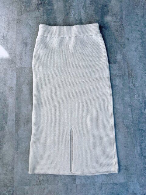 coca ニットセットアップワンピース アイボリー スカート 後ろ側