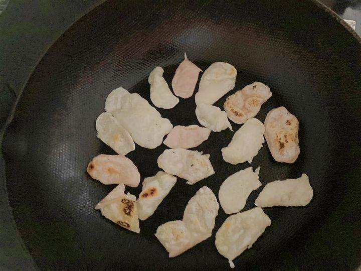 再度焼き直している餅