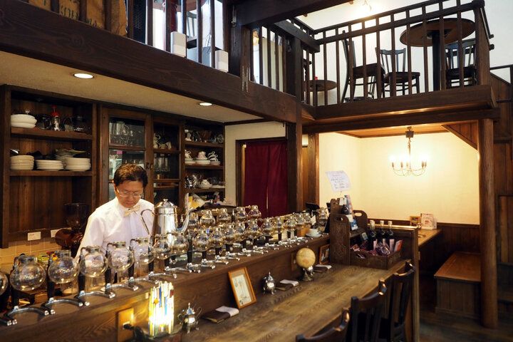 横浜・六角橋のレトロな喫茶店でほっこり珈琲タイム♪ 時を忘れる隠れ家「珈琲文明」へ
