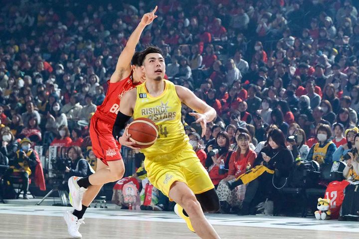 佐土原遼（撮影：永塚和志）