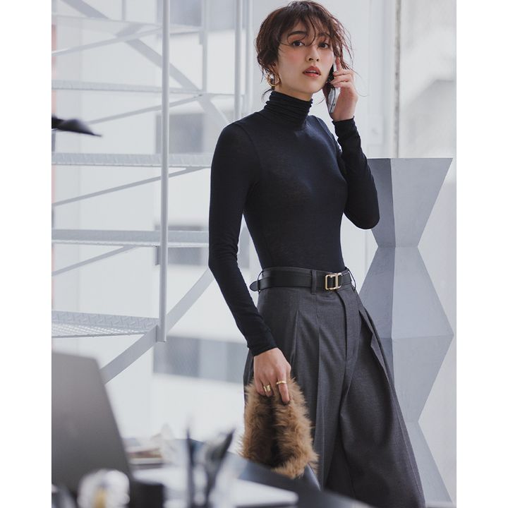 ゆるパンツとボディスーツでシルエット上手に