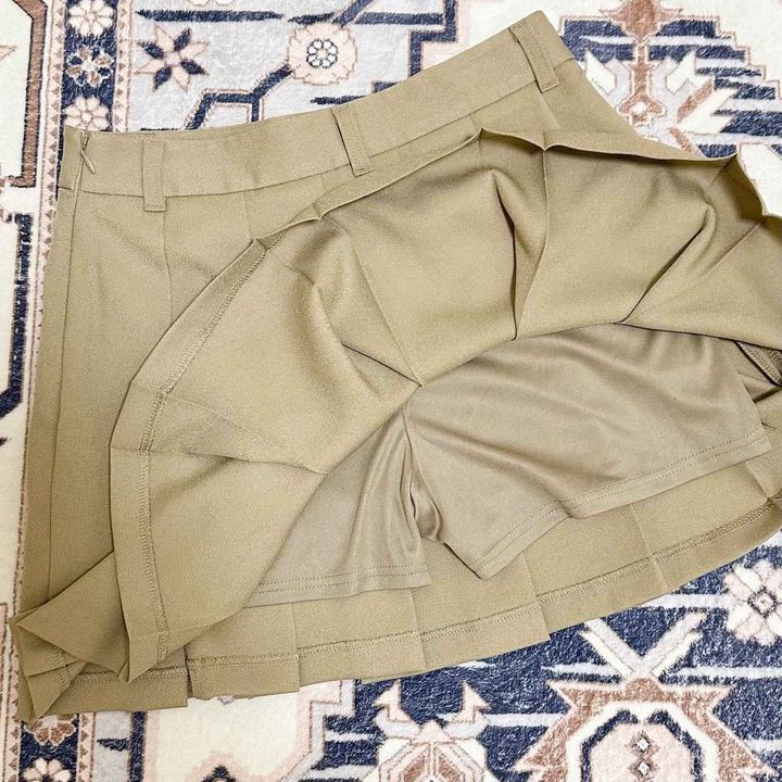 画像: 内側にはショーツ付き