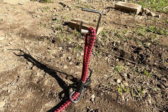 くるくるワンワンにリードをかけているところ