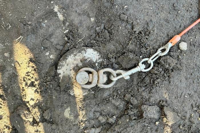 ドッグアンカーにワイヤーをつないであるところ