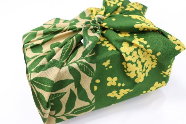 スタンダードプロダクツのお弁当箱を包める播州ハンカチ 金木犀（きんもくせい）