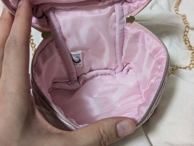 キティショルダーバッグ中