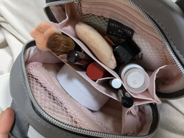 コスメアイテムを収納した様子