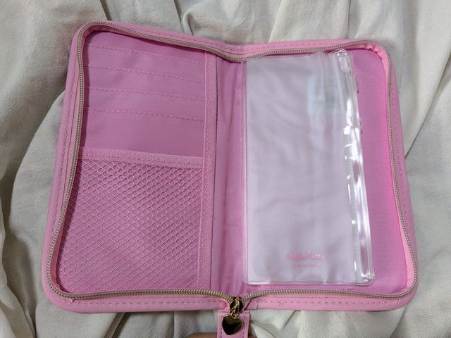 ハローキティマルチケースポケット