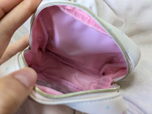 ポーチを開けた状態