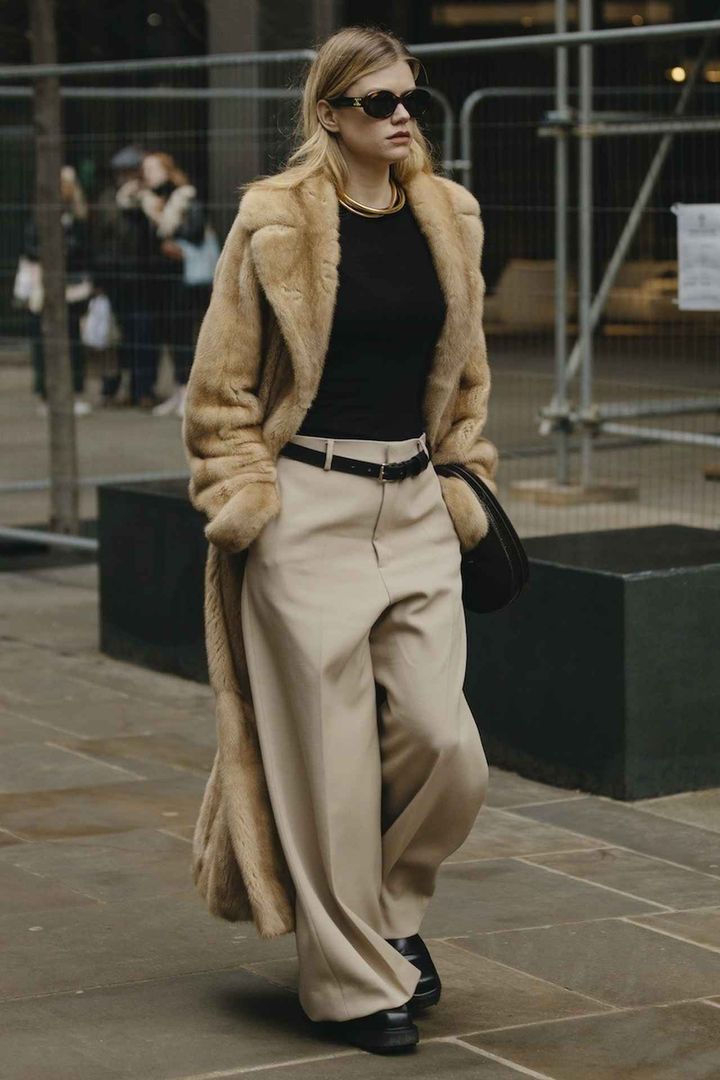 画像: リラクシーなワイドパンツで外せばちょうどいい