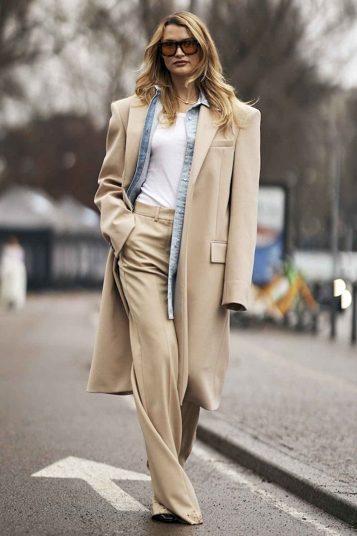 画像: セットアップ風スタイルに爽やかカラーを差して