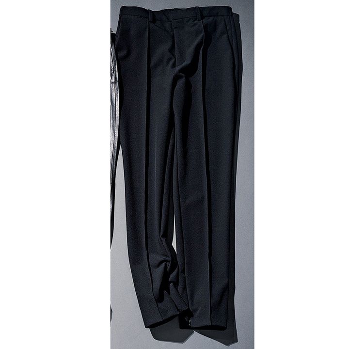 マイストラーダのセンタープレス入り黒スキニーパンツ