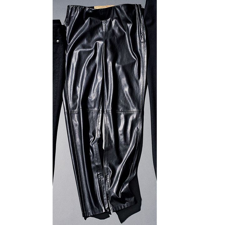 ルームエイトの黒フェイクレザーパンツ