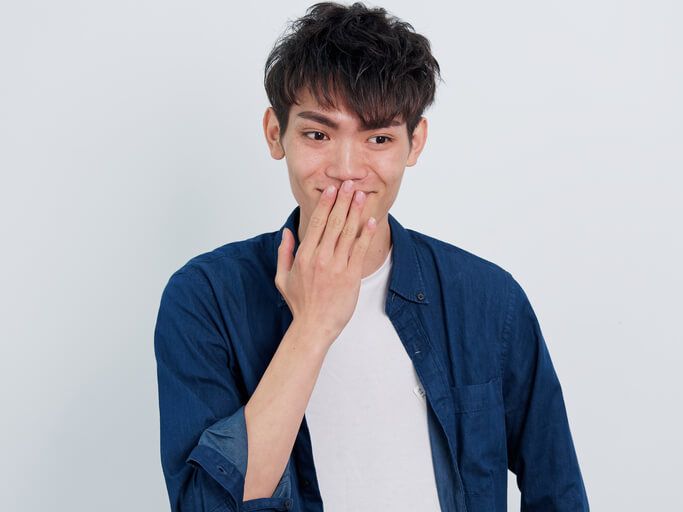 ニタニタしないでくれる…？ キモい男性認定される人がやりがちなNG行動5選